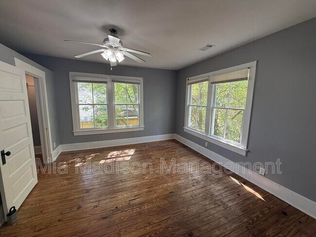 Building Photo - 607 W 44th St