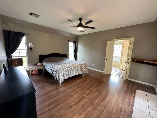Building Photo - FOR RENT: Charming 4-Bedroom, 2-Bath Home ...