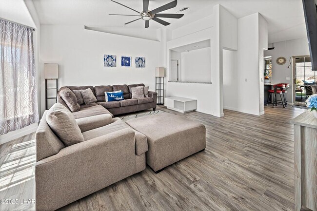 Building Photo - Long Term Rental heated pool & hot tub