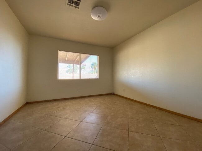 Building Photo - Single family home in Henderson