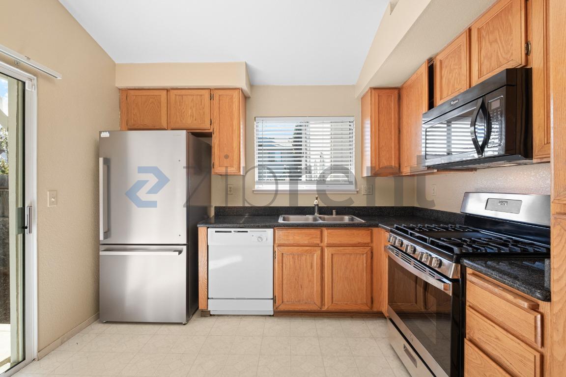 Building Photo - 1205 Silk Oak Dr