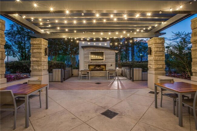 outdoor fireplace - 360 Nueces St