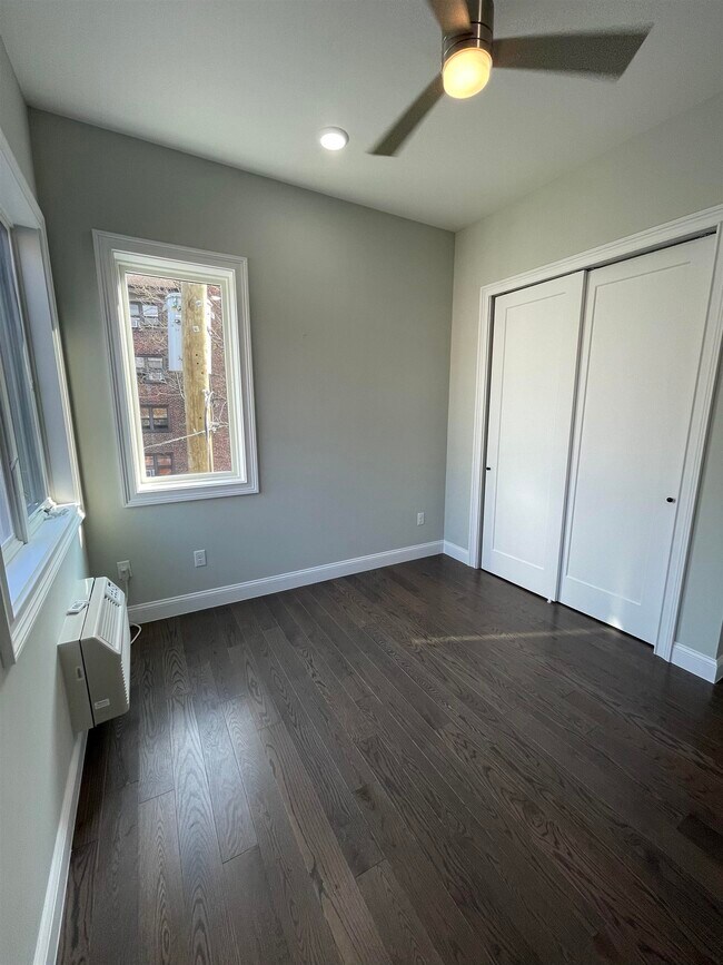 Building Photo - 31 Court House Pl