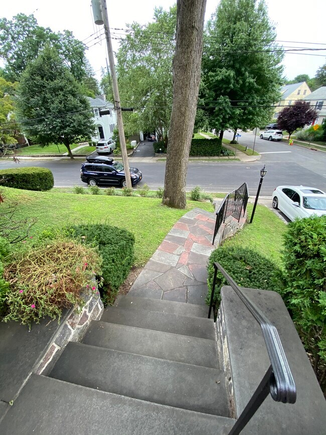 Building Photo - 17 Nassau Rd