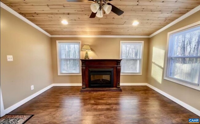 Building Photo - 221 Azalea Dr