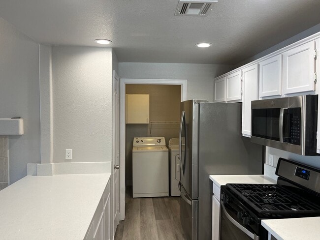 Building Photo - 7400 W Flamingo Rd