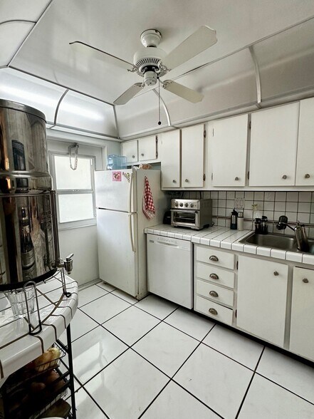 Building Photo - 300 Galen Dr
