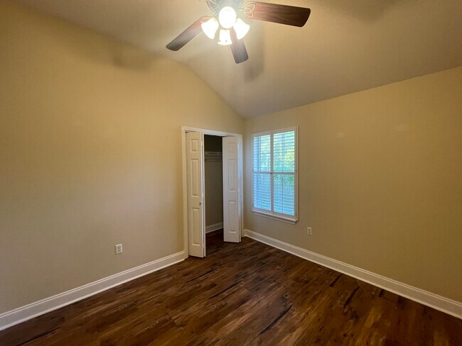 Building Photo - 858 Van Dyke Dr