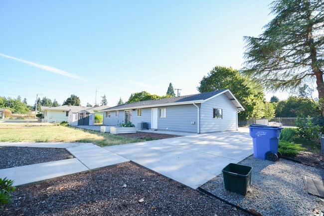 Building Photo - 2911 NE 124th Ave