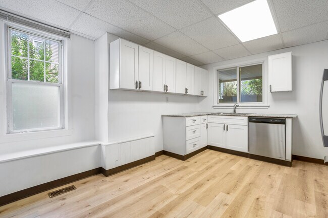 Building Photo - 2721 Berg St