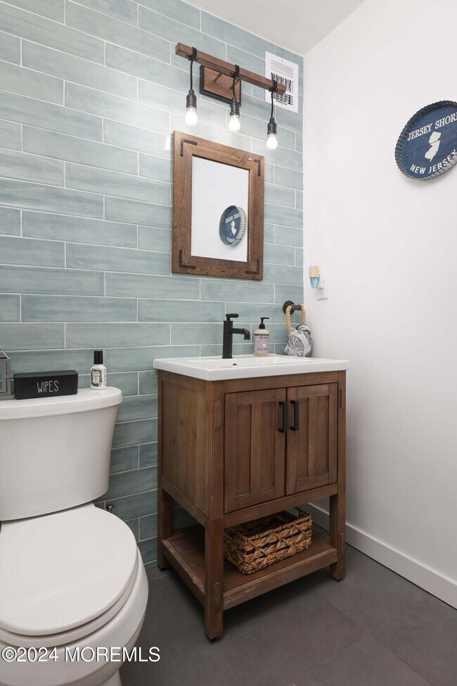 Building Photo - 675 Ocean Ave N