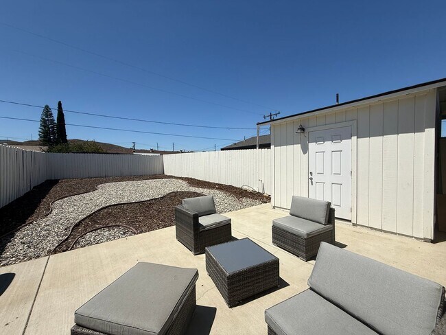 Building Photo - 1 bed, 1 bath ADU with private yard and laundry