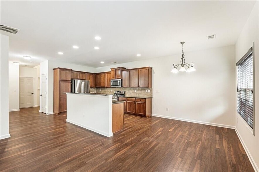 Building Photo - 13294 Kemper Rd