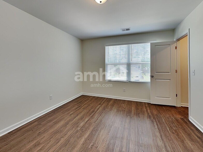 Building Photo - 122 Orion Way