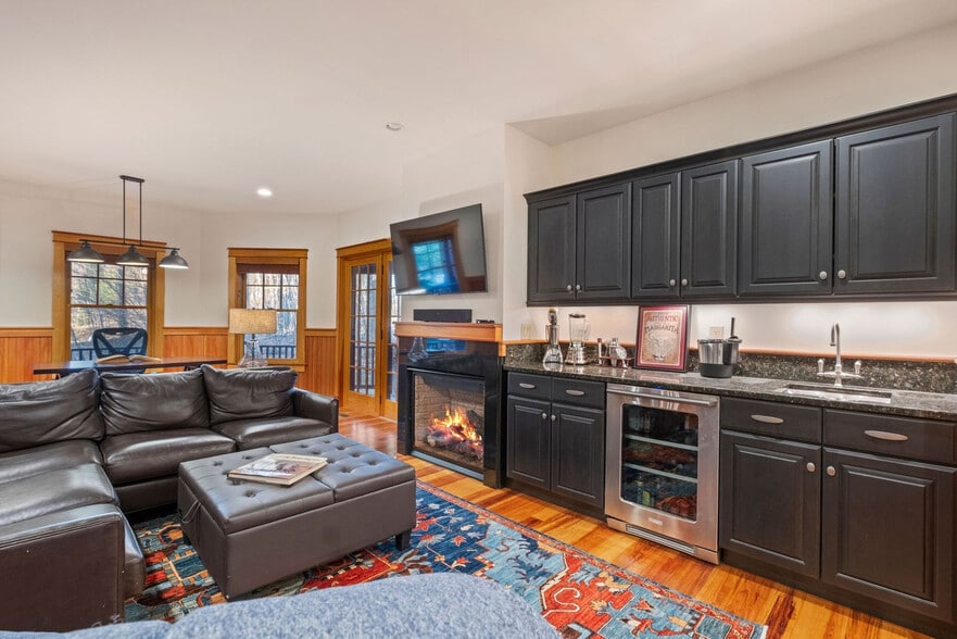 Building Photo - 20 Yellow Birch Cir