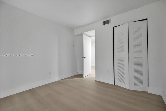 Building Photo - 9514 N Belfort Cir