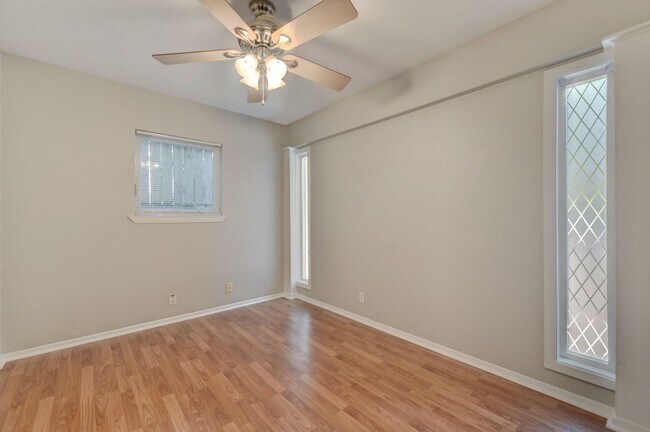 Building Photo - 2712 Whitis Ave