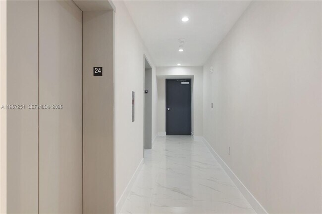 Building Photo - 700 NE 24th St