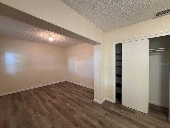 Building Photo - 1740 W Walnut St