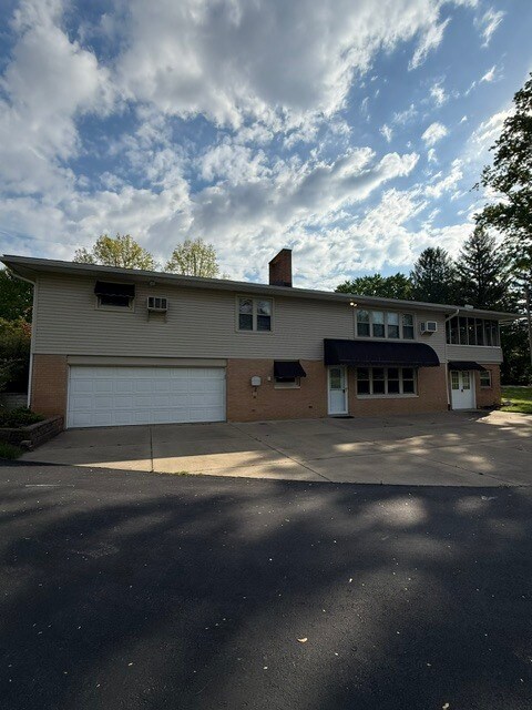 Building Photo - 212 Hoffman Rd