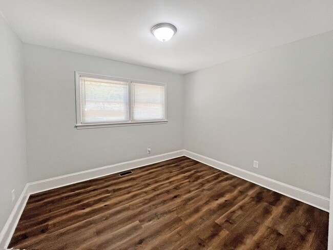 Building Photo - 4332 Welling Ave