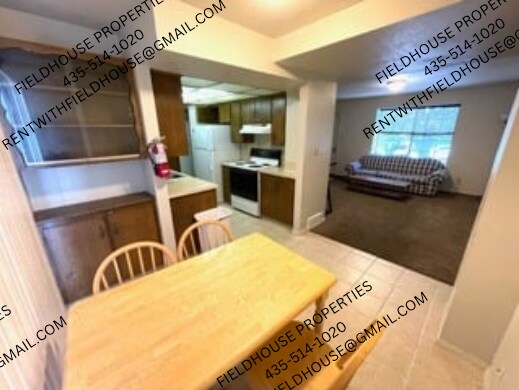 Building Photo - 682 E 800 N