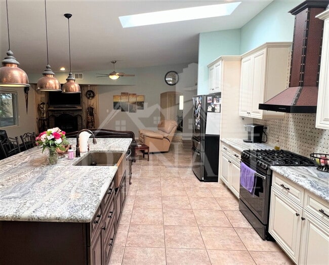 Building Photo - 3122 E Monterosa St