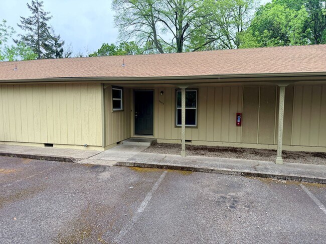 Building Photo - Two Bedroom Apartment in Central Salem
