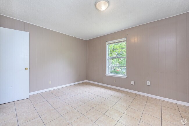 Bedroom - Meredith Manor Apartments
