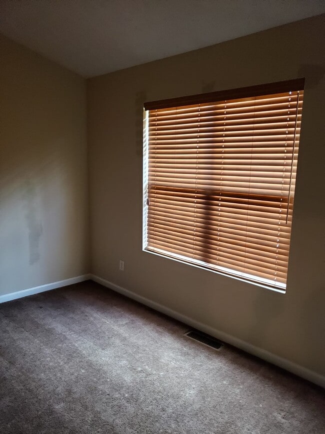 Building Photo - 5792 Strathmoor Manor Cir