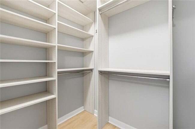 Building Photo - 726 Gardenside Cir SE