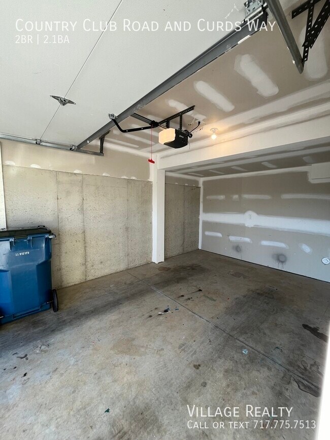 Building Photo - 719 Country Club Rd