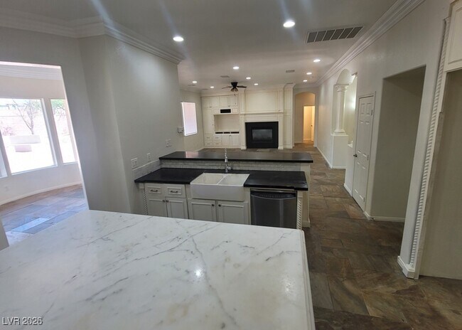 Building Photo - 9338 Wilderness Glen Ave