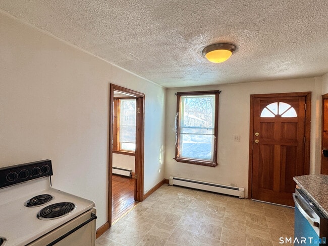 Building Photo - 5 Church St