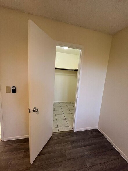 Building Photo - 1201 S McClintock Dr