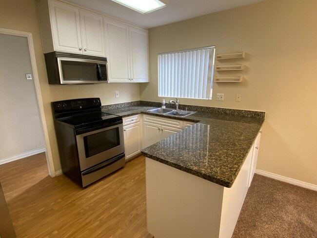 Building Photo - Rancho Bernardo Waterbridge Condos