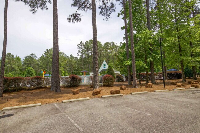 Building Photo - "Spacious 4-Bedroom Gem with 2.5 Baths at ...