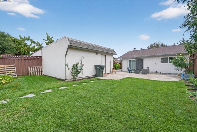 Building Photo - 1810 Peary Way