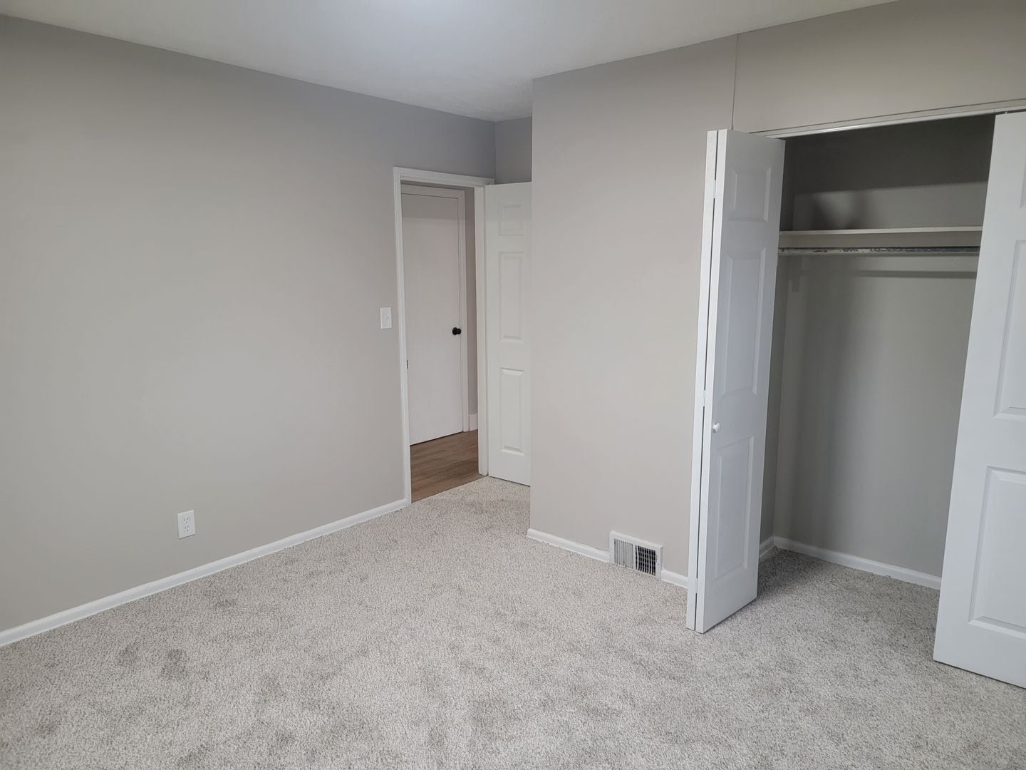 Building Photo - 1196 Thorndale Dr