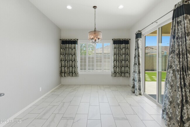 Building Photo - 1083 E Holland Park Dr