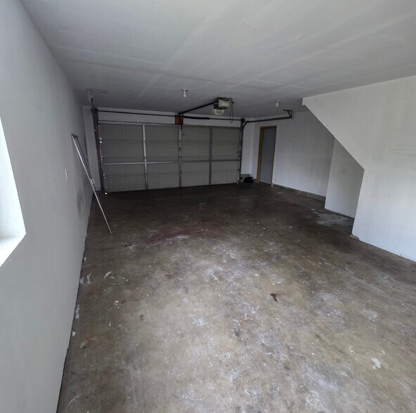 Building Photo - 4010 L Ave