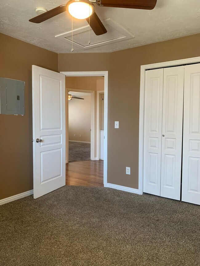 Building Photo - Move in December: 2 Bed 2 Bath Ogden Condo with 3 Weeks Free!