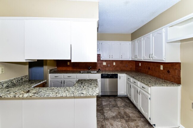 Building Photo - 1677 Ranmar Dr
