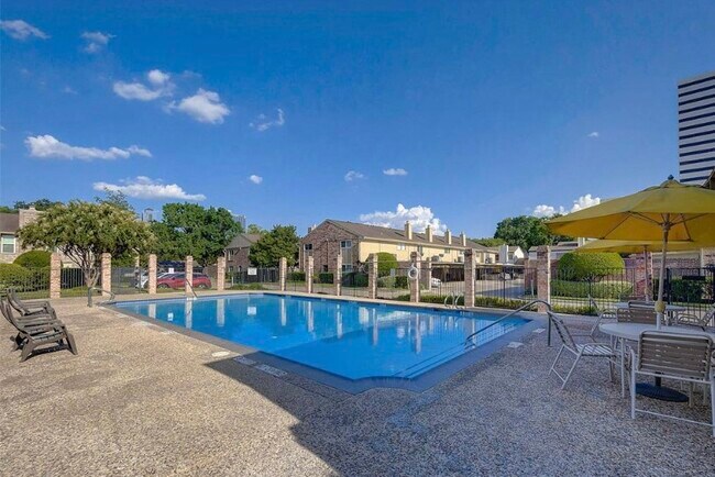 Building Photo - 2503 Bering Dr