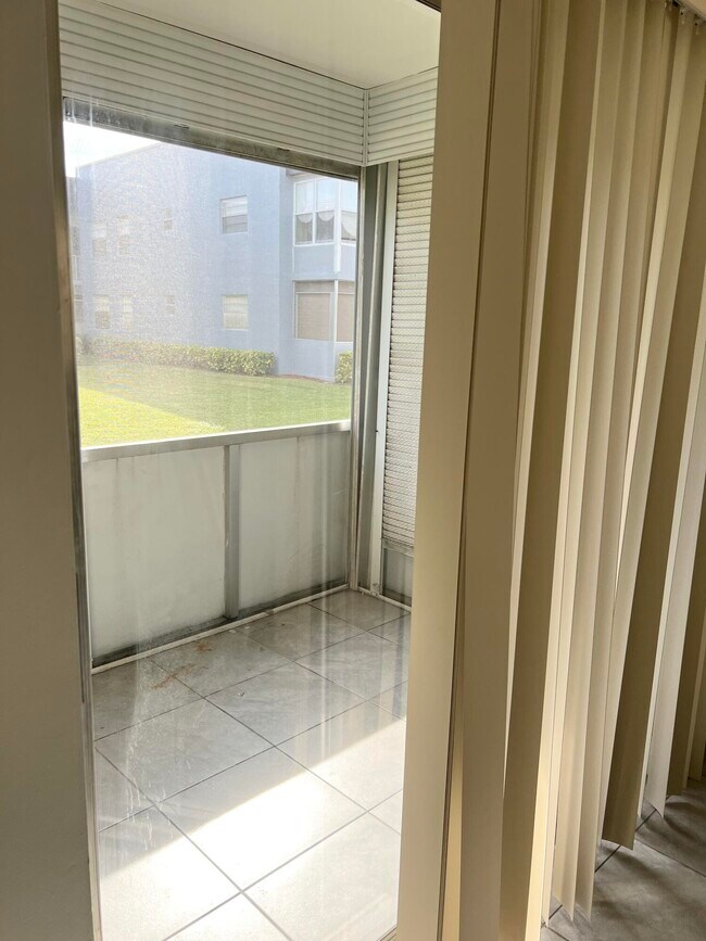 Building Photo - 150 Burgandy Way