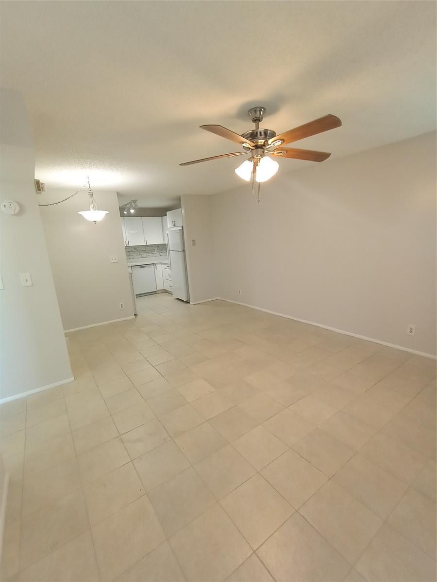 Building Photo - 2641 Riverside Dr