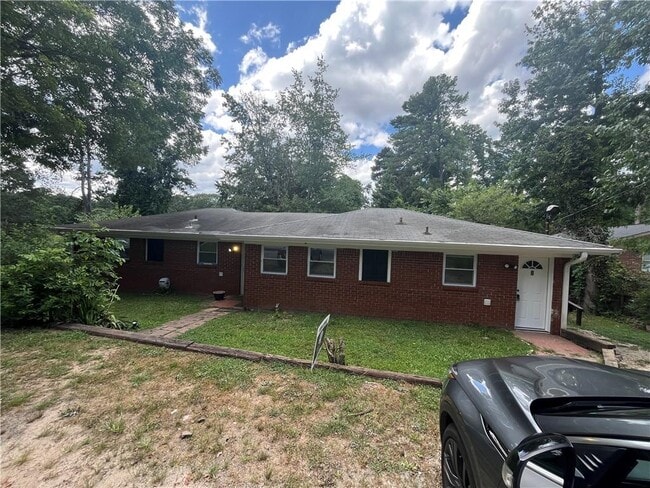 Primary Photo - 108 S Woodland Dr