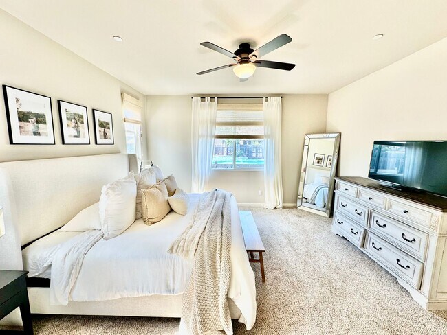 Building Photo - North Clovis 3/3 with Bonus Room and Pool