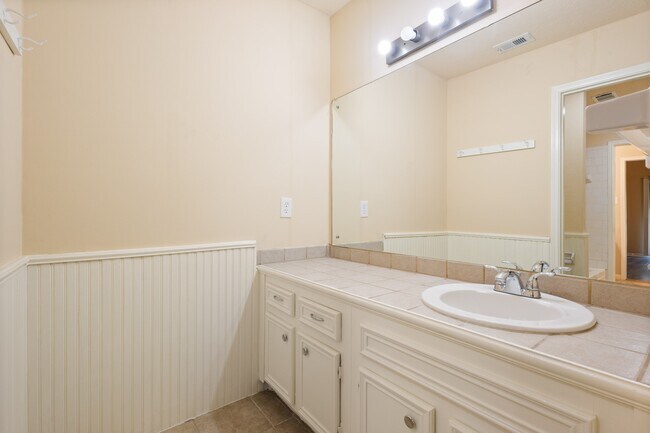 Building Photo - 5921 Arncliffe Dr