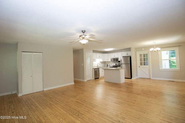Building Photo - 970 Thrush Dr